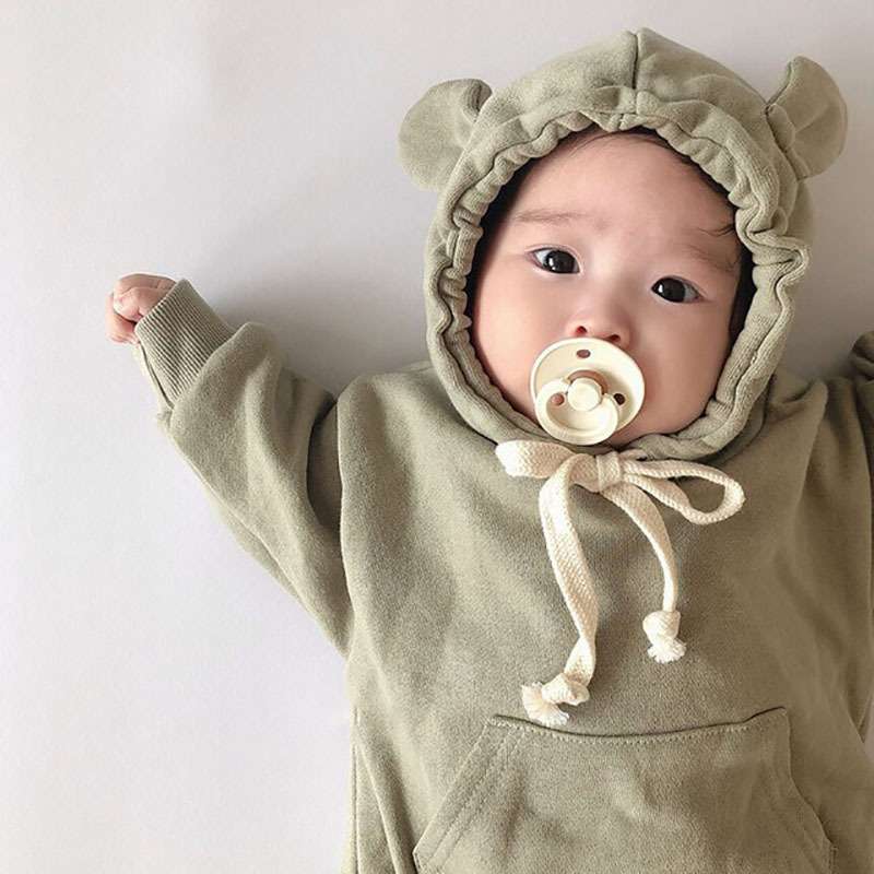 くまさんフード付きもこもこベビーロンパース