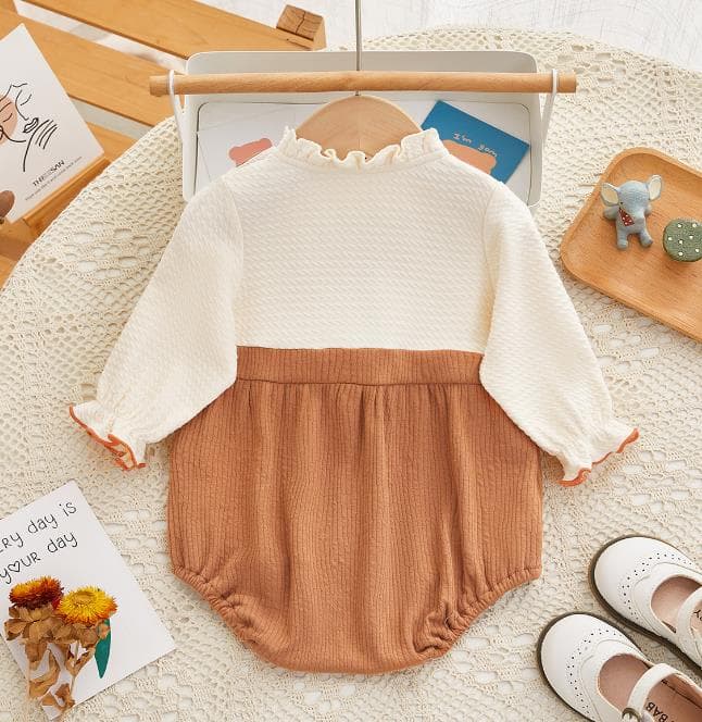 女の子用刺繍長袖ロンパース可愛いサスペンダー付き