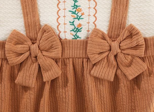 女の子用刺繍長袖ロンパース可愛いサスペンダー付き