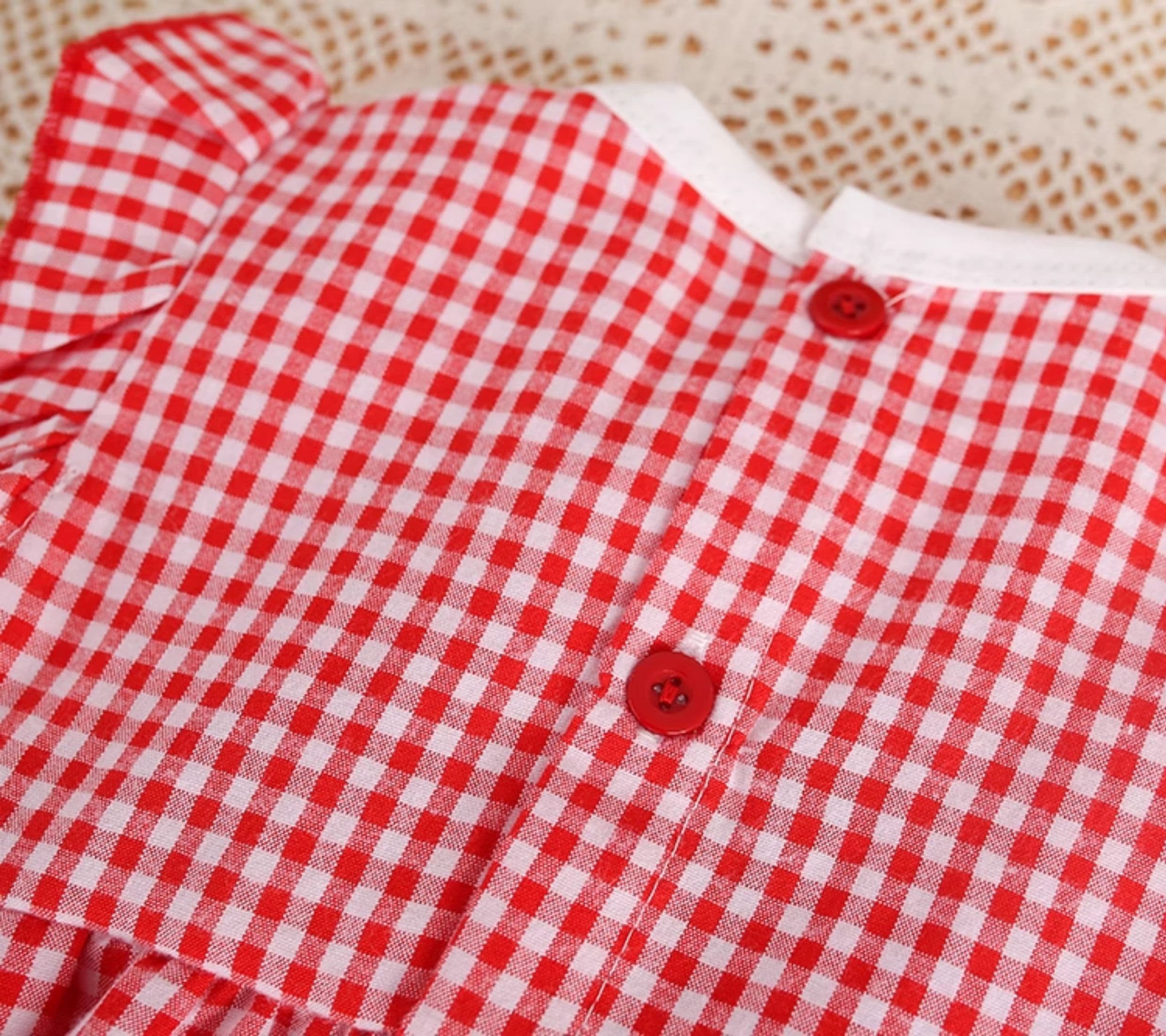 ロンパース いちご刺繍フリルノースリーブロンパース