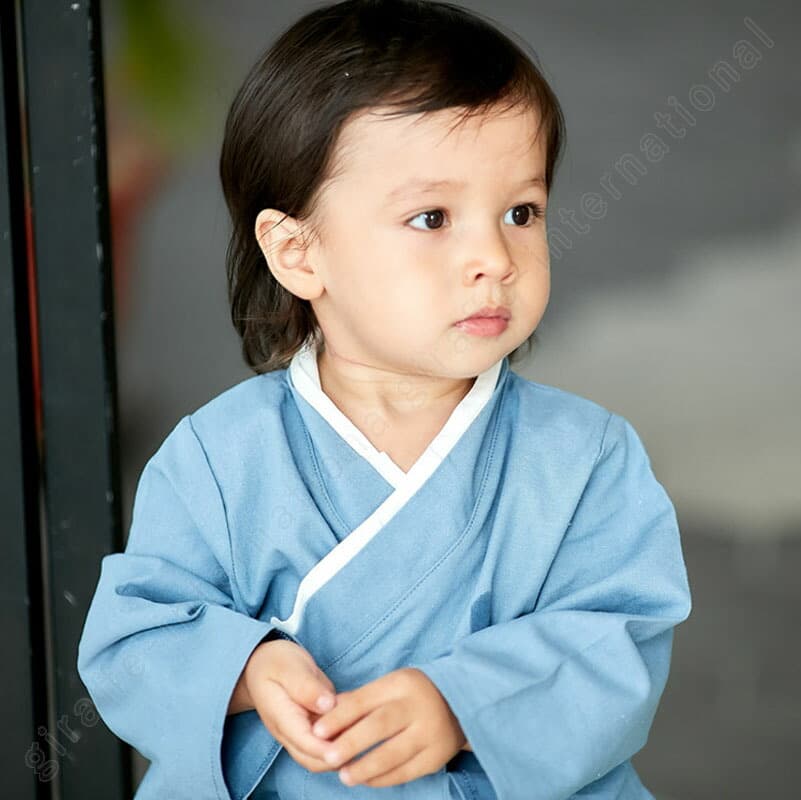 赤ちゃんも華やかに 長袖和風袴ロンパース