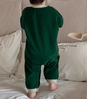 長袖ゆったりグリーンロンパース