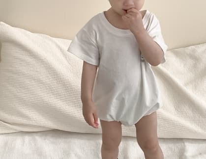 春夏新作 男の子用半袖ロンパース 白色可愛いベビー服