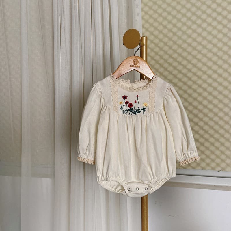 花柄刺繍 長袖ロンパース ベビー服 帽子付き