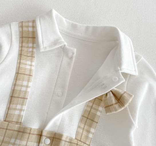 男の子用チェック柄長袖ロンパース蝶ネクタイ付き